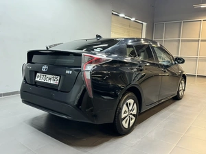 Лифтбек Toyota Prius 2016 года, 1897000 рублей, Красноярск