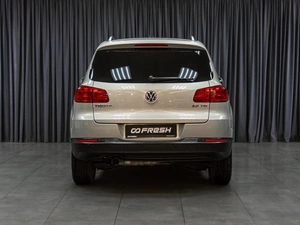 Внедорожник Volkswagen Tiguan 2012 года, 1339000 рублей, Тюмень