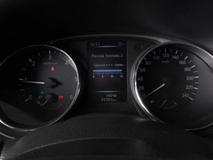 Внедорожник Nissan X-Trail 2017 года, 1998000 рублей, Красный Пахарь