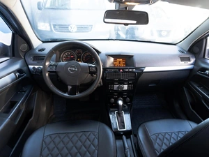 Седан Opel Astra 2012 года, 849000 рублей, Кропоткин