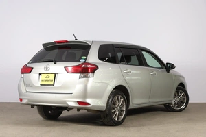 Универсал Toyota Corolla Fielder 2018 года, 1589000 рублей, Новосибирск