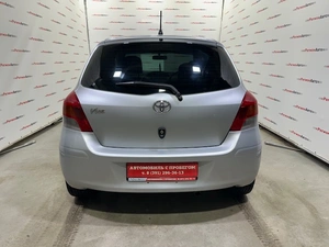 Хетчбэк Toyota Vitz 2009 года, 595000 рублей, Красноярск