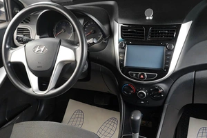 Седан Hyundai Solaris 2013 года, 989000 рублей, Тюмень