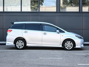 Минивэн Toyota Wish 2010 года, 989000 рублей, Кирилловка