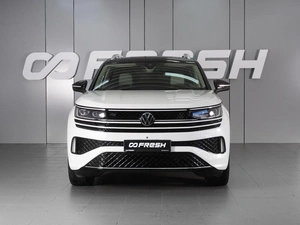 Внедорожник Volkswagen Tavendor 2023 года, 4869000 рублей, Красный Пахарь