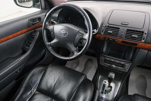 Седан Toyota Avensis 2008 года, 999000 рублей, Красноярск