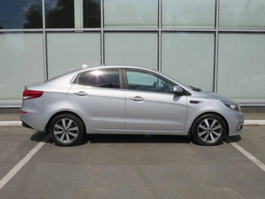Седан Kia Rio 2017 года, 1400000 рублей, Брянск