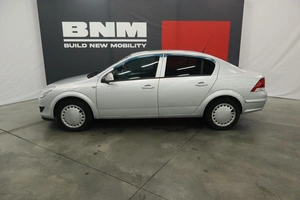 Седан Opel Astra 2012 года, 1050000 рублей, Курск