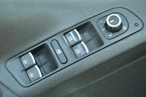 Внедорожник Volkswagen Tiguan 2012 года, 1319000 рублей, Омск