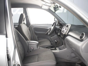 Внедорожник Toyota RAV4 2001 года, 670000 рублей, Омск