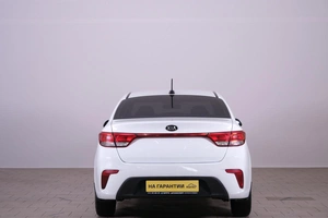 Седан Kia Rio 2018 года, 1079000 рублей, Омск