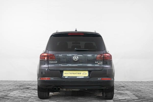 Внедорожник Volkswagen Tiguan 2016 года, 1649000 рублей, Кемерово