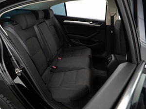 Седан Volkswagen Passat 2019 года, 1719050 рублей, Москва