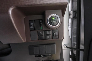 Хетчбэк Toyota Tank 2017 года, 899000 рублей, Красноярск