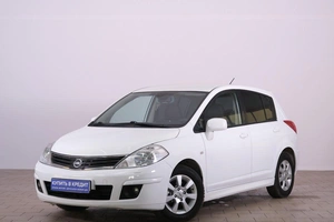 Хетчбэк Nissan Tiida 2013 года, 969000 рублей, Омск