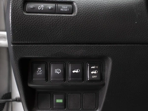Внедорожник Nissan X-Trail 2016 года, 1960000 рублей, Омск