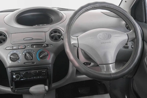 Хетчбэк Toyota Vitz 2000 года, 329000 рублей, Кемерово