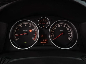 Седан Opel Astra 2010 года, 699000 рублей, Воронеж