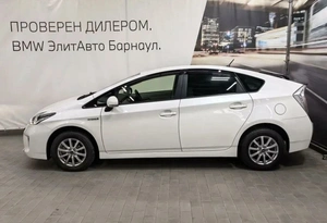 Лифтбек Toyota Prius 2015 года, 1290000 рублей, Барнаул