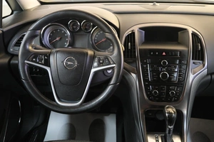 Хетчбэк Opel Astra 2012 года, 829000 рублей, Омск