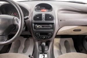 Хетчбэк Peugeot 206 2003 года, 389000 рублей, Барнаул