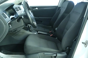 Седан Volkswagen Jetta 2013 года, 1039000 рублей, Омск