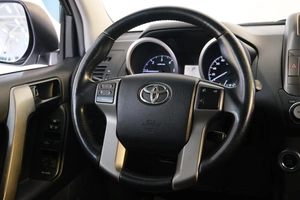 Внедорожник Toyota Land Cruiser Prado 2013 года, 2929000 рублей, Омск