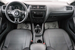 Седан Volkswagen Jetta 2013 года, 979000 рублей, Красноярск