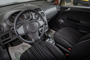 Хетчбэк Opel Corsa 2010 года, 379000 рублей, Томск