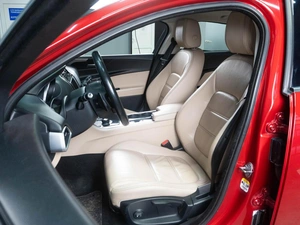 Седан Jaguar XE 2016 года, 1497000 рублей, Тюмень