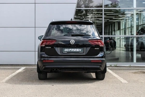 Внедорожник Volkswagen Tiguan 2018 года, 2650000 рублей, Ярославль