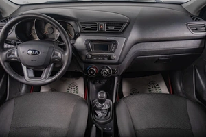 Седан Kia Rio 2014 года, 939000 рублей, Томск