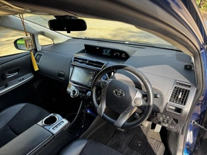 Универсал Toyota Prius Alpha 2017 года, 1850000 рублей, Красноярск