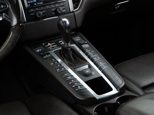 Внедорожник Porsche Macan Turbo 2014 года, 2877077 рублей, Москва