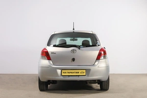 Хетчбэк Toyota Vitz 2010 года, 749000 рублей, Новосибирск