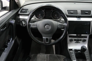 Седан Volkswagen Passat 2012 года, 1469000 рублей, Омск