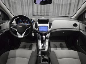 Седан Chevrolet Cruze 2010 года, 635000 рублей, Красноярск