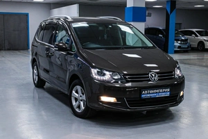 Минивэн Volkswagen Sharan 2015 года, 1398000 рублей, Солонцы