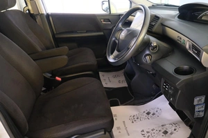 Минивэн Honda Freed 2012 года, 1159000 рублей, Омск