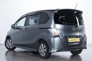 Минивэн Honda Freed 2012 года, 1439000 рублей, Челябинск