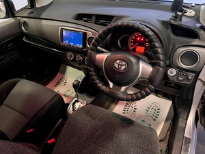 Хетчбэк Toyota Vitz 2013 года, 839000 рублей, Красноярск