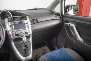 Минивэн Toyota Verso 2012 года, 1249000 рублей, Томск