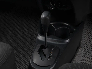 Хетчбэк Toyota Vitz 2017 года, 960000 рублей, Омск