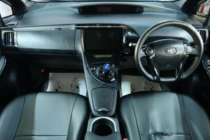 Лифтбек Toyota Prius 2015 года, 1349000 рублей, Омск