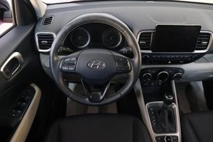 Внедорожник Hyundai Venue 2021 года, 2199000 рублей, Омск