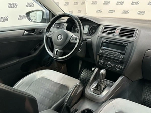 Седан Volkswagen Jetta 2012 года, 1081500 рублей, Красноярск