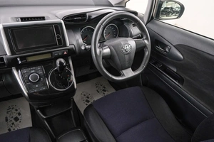 Минивэн Toyota Wish 2012 года, 1249000 рублей, Красноярск