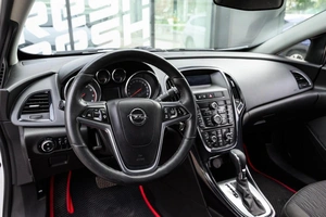 Хетчбэк Opel Astra 2013 года, 769000 рублей, Ульяновск