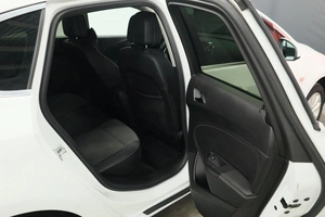 Седан Opel Astra 2013 года, 925000 рублей, Курск