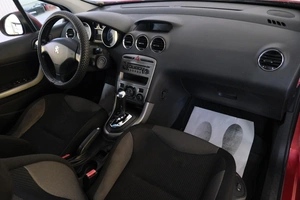 Хетчбэк Peugeot 308 2010 года, 589000 рублей, Омск